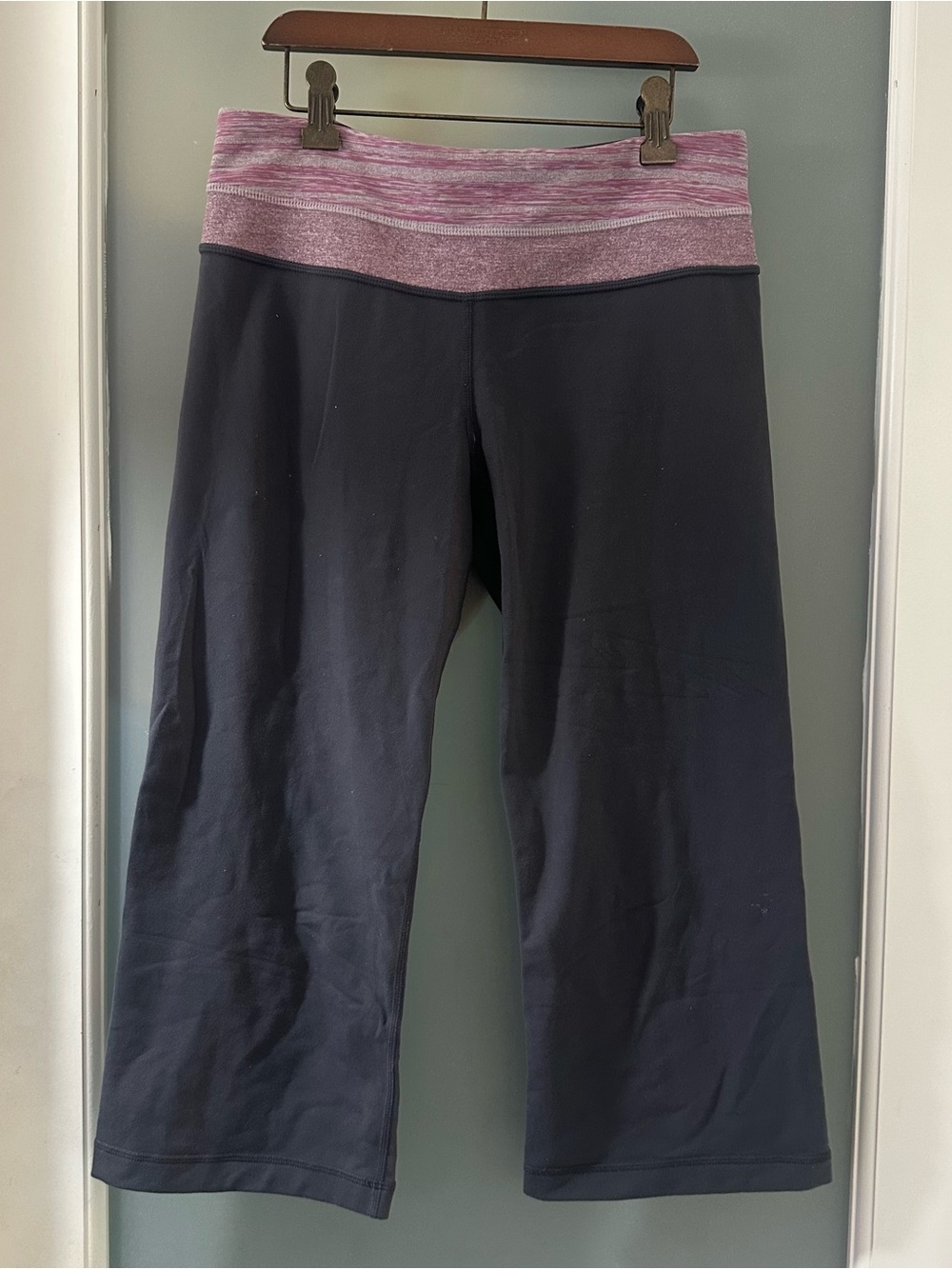 Lululemon Groove Crop pants -Coal & Muted Mauve Stripes w reversible design.